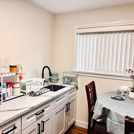 Cozy 2 Beds Spacious Rooms,Close To Transit Vancouver Esterno foto