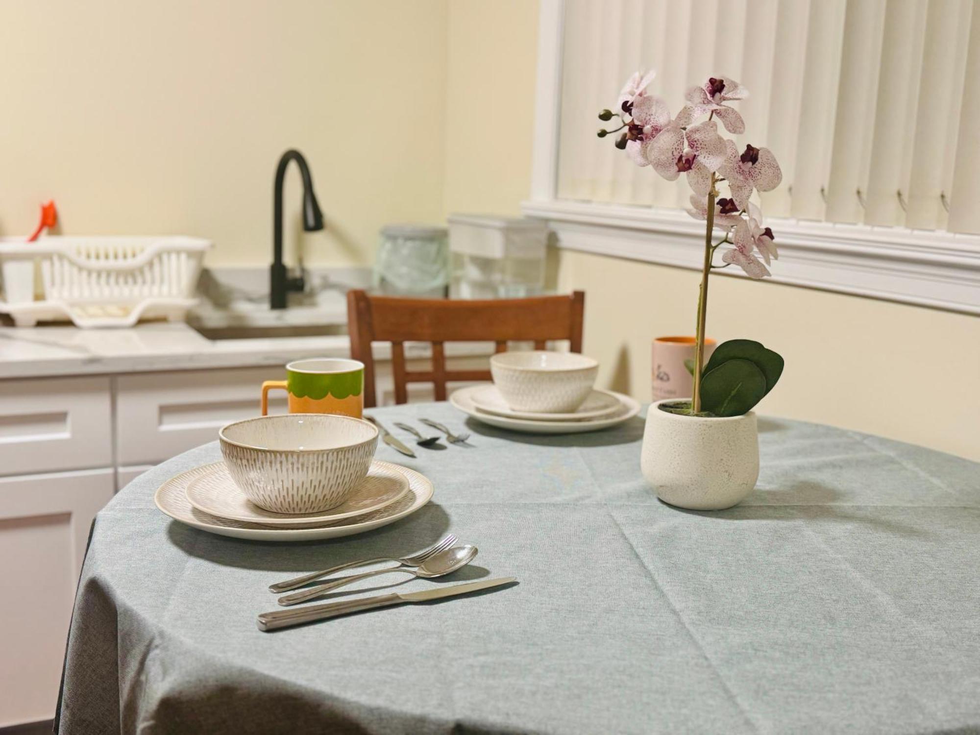 Cozy 2 Beds Spacious Rooms,Close To Transit Vancouver Esterno foto