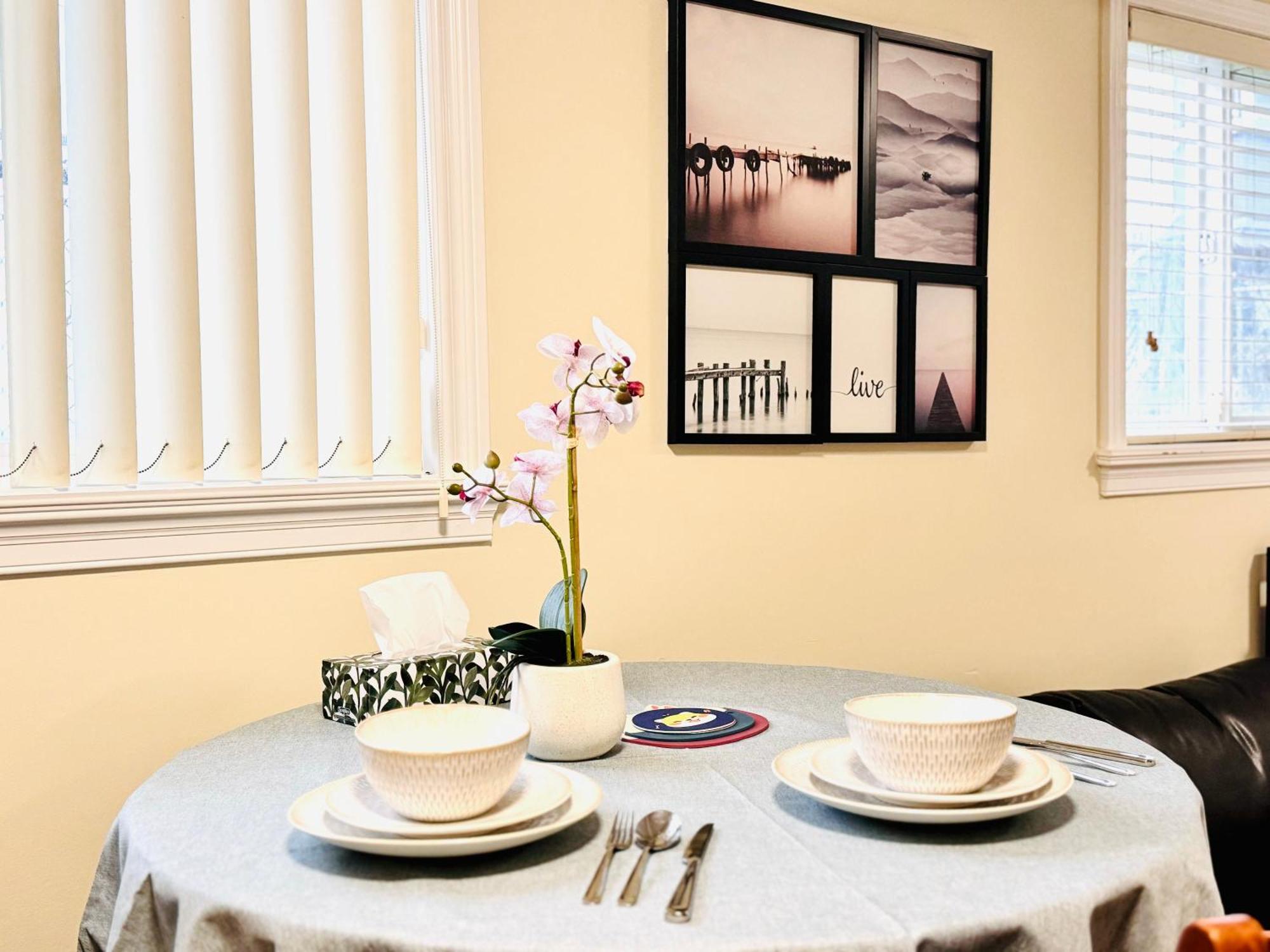 Cozy 2 Beds Spacious Rooms,Close To Transit Vancouver Esterno foto